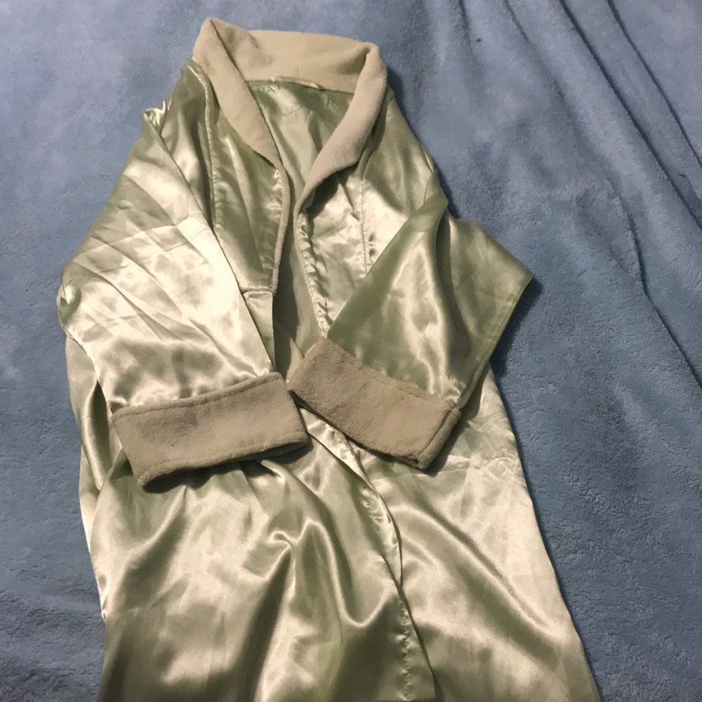 Spa finder robe